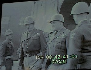 Američtí důstojníci na archivním záběru