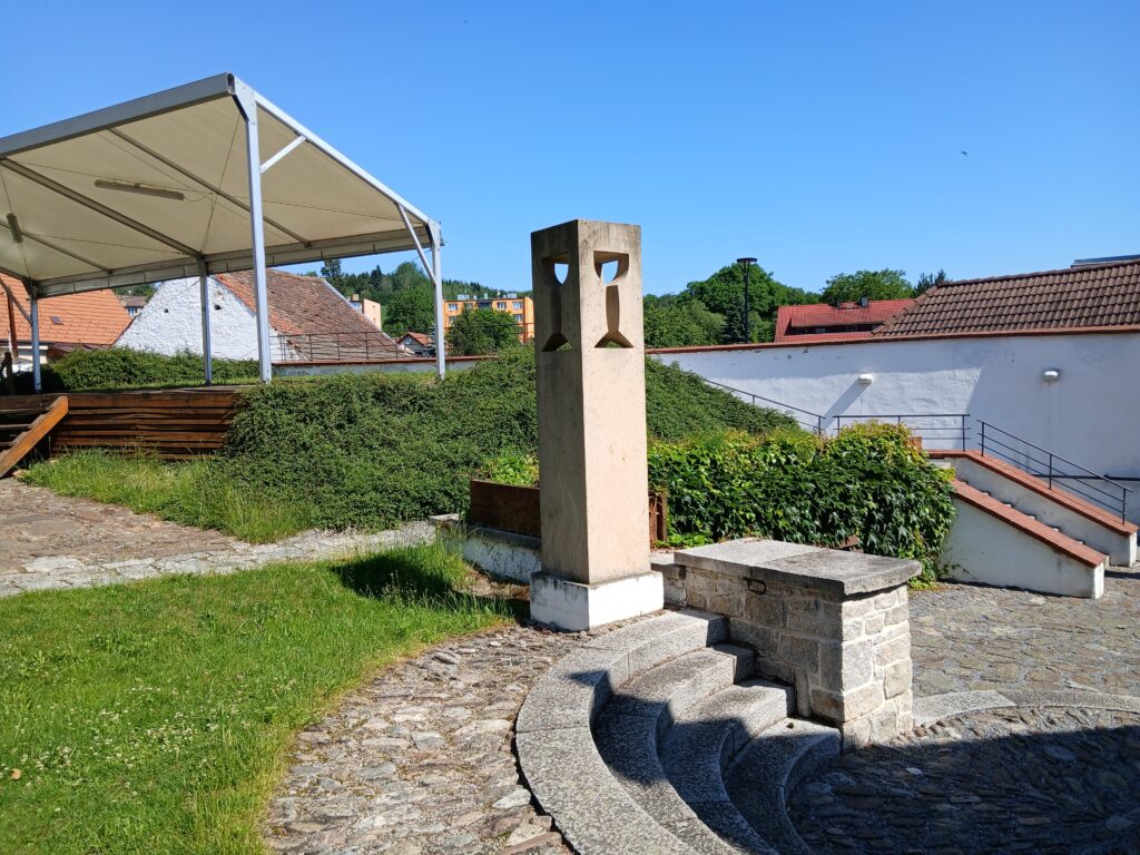 Dvůr v rodném domě Jana Husa